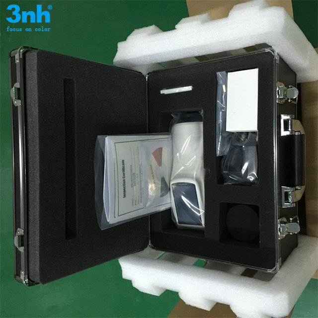 اسپکتروفتومتر NS810 با جعبه تست پودر برای اندازه گیری رنگ گرانولهای پلی استر تبلور و آمورف برای PBT